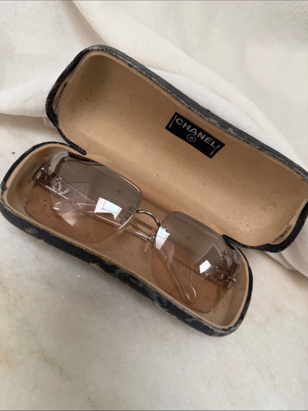 CHANEL Rimless Sunglasses in Light Brown Gradient Lens VINTAGE - Picture 13 of 16
